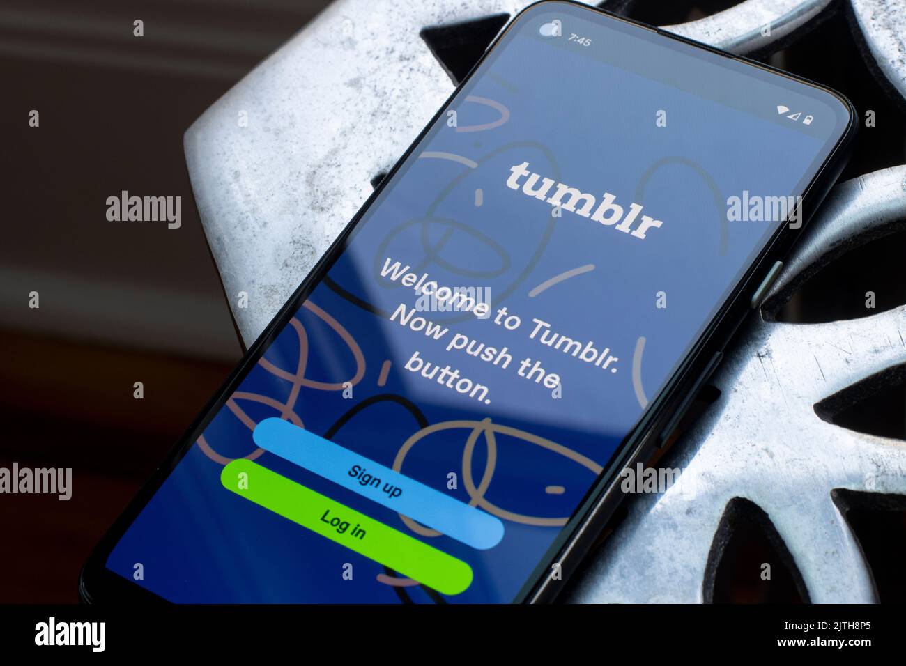 La pagina di accesso dell'app Tumblr viene visualizzata su uno smartphone Google Pixel 4a. Tumblr è un servizio di microblogging e social network americano. Foto Stock
