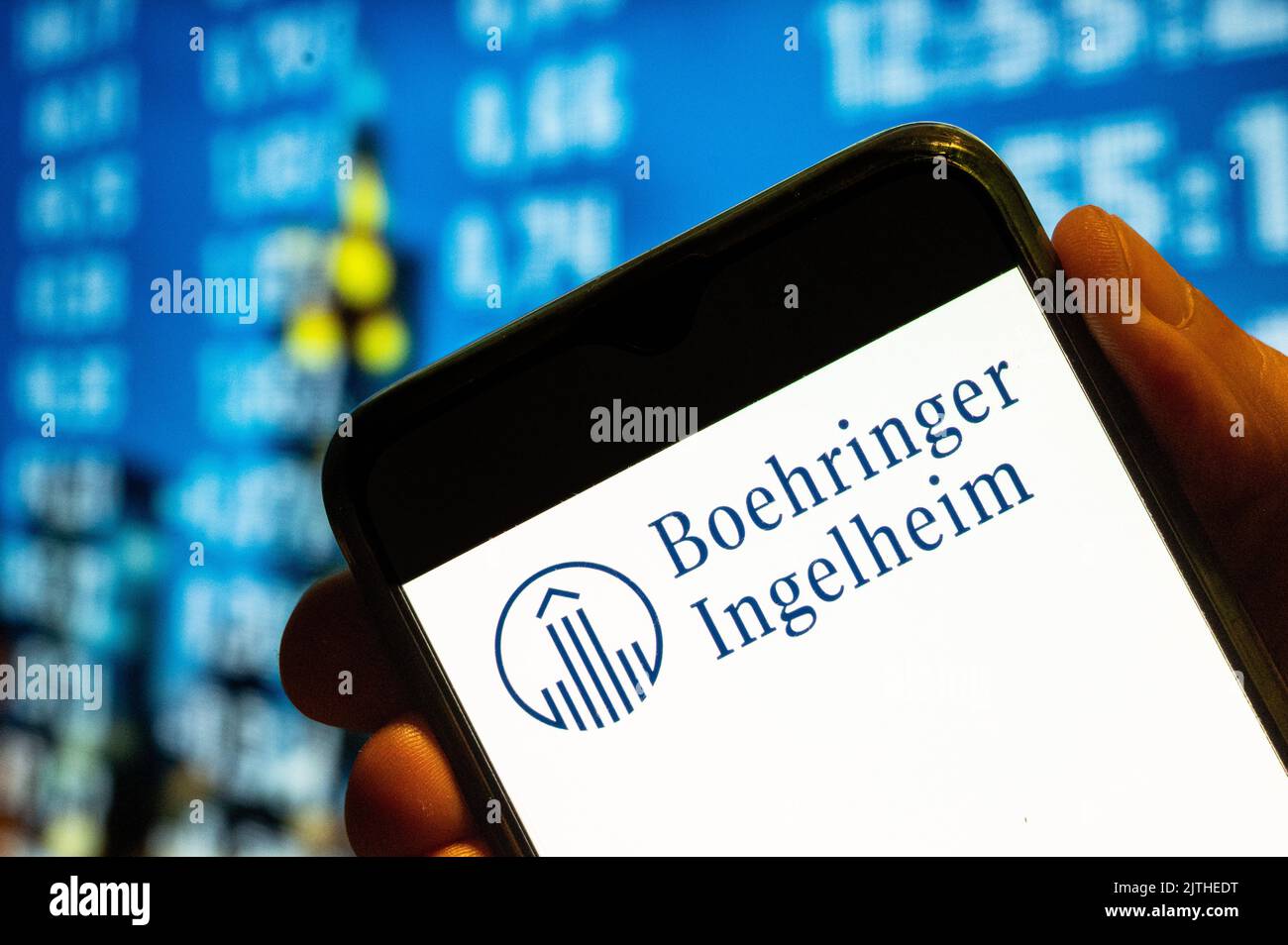 In questa foto, il logo Boehringer Ingelheim, azienda farmaceutica tedesca e orientata alla ricerca, viene visualizzato sullo schermo di uno smartphone. Foto Stock