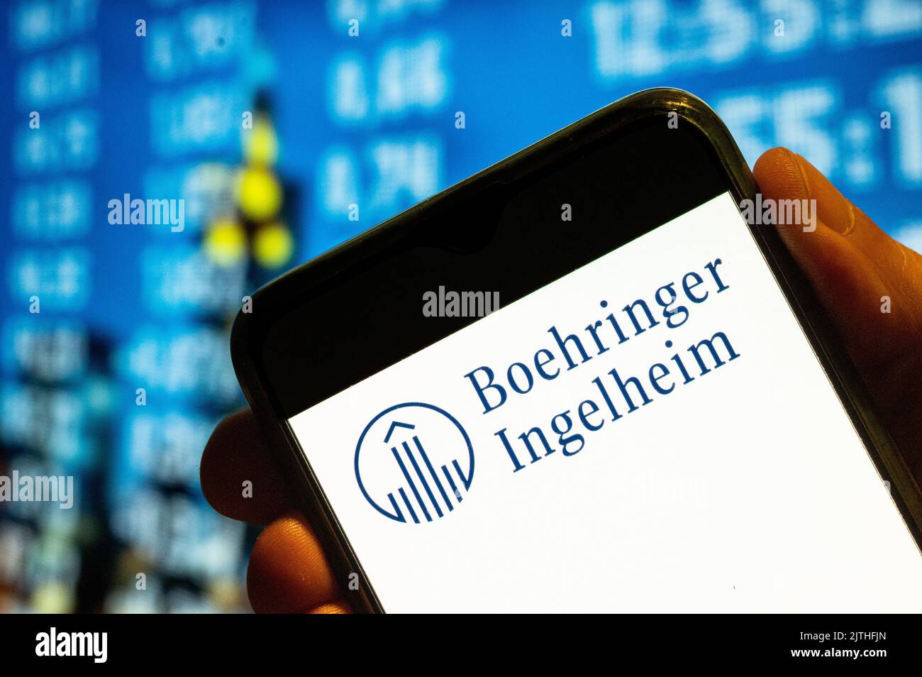 Cina. 25th luglio, 2022. In questa foto, il logo Boehringer Ingelheim, azienda farmaceutica tedesca e orientata alla ricerca, viene visualizzato sullo schermo di uno smartphone. (Credit Image: © Budrul Chukrut/SOPA Images via ZUMA Press Wire) Foto Stock