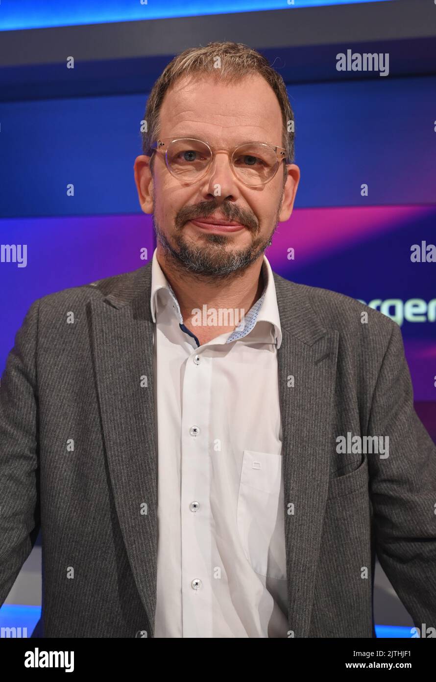 Colonia, Germania. 30th ago, 2022. Il giornalista sportivo Hajo Seppelt come ospite dell'ARD talk show 'Maischberger Credit: Horst Galuschka/dpa/Horst Galuschka dpa/Alamy Live News Foto Stock