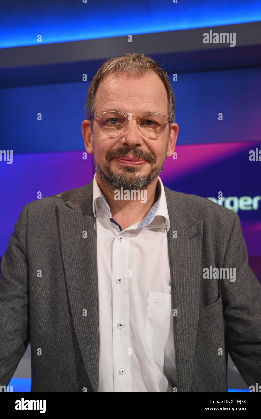 Colonia, Germania. 30th ago, 2022. Il giornalista sportivo Hajo Seppelt come ospite dell'ARD talk show 'Maischberger Credit: Horst Galuschka/dpa/Horst Galuschka dpa/Alamy Live News Foto Stock