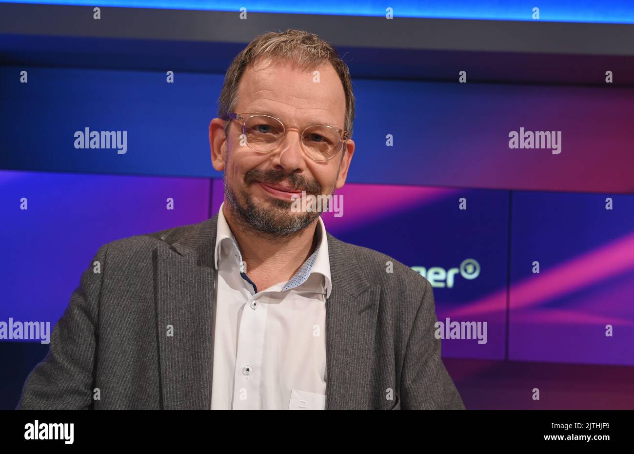 Colonia, Germania. 30th ago, 2022. Il giornalista sportivo Hajo Seppelt come ospite dell'ARD talk show 'Maischberger Credit: Horst Galuschka/dpa/Horst Galuschka dpa/Alamy Live News Foto Stock