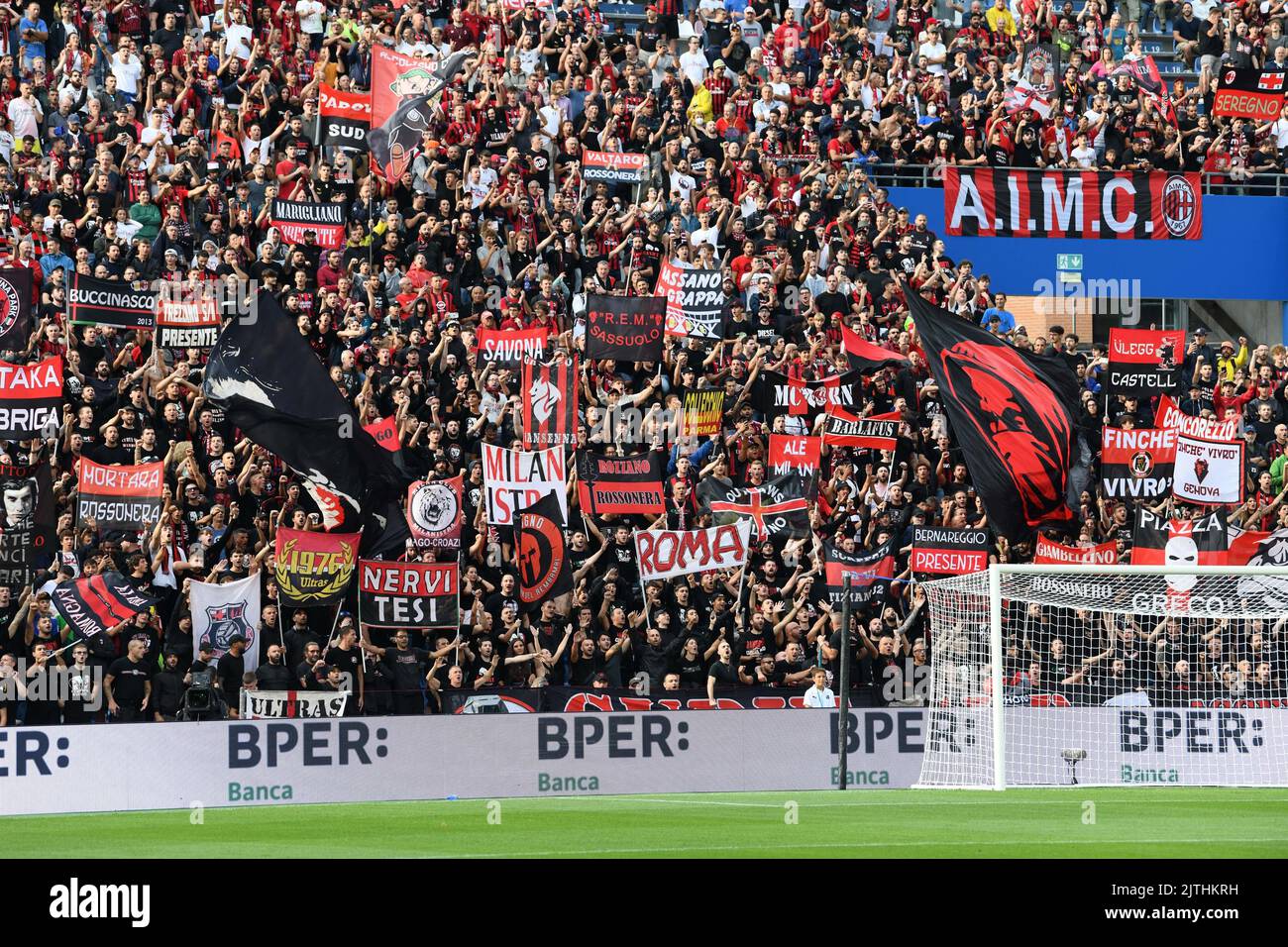 Reggio Emilia, Italia. 30th ago, 2022. Tifosi milanesi durante US Sassuolo vs AC Milan, calcio italiano Serie A match in Reggio Emilia, Italy, August 30 2022 Credit: Independent Photo Agency/Alamy Live News Foto Stock