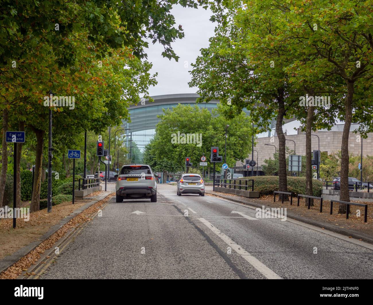 Street scene, Midsummer Boulevard, Central Milton Keynes, Buckinghamshire, Regno Unito Foto Stock