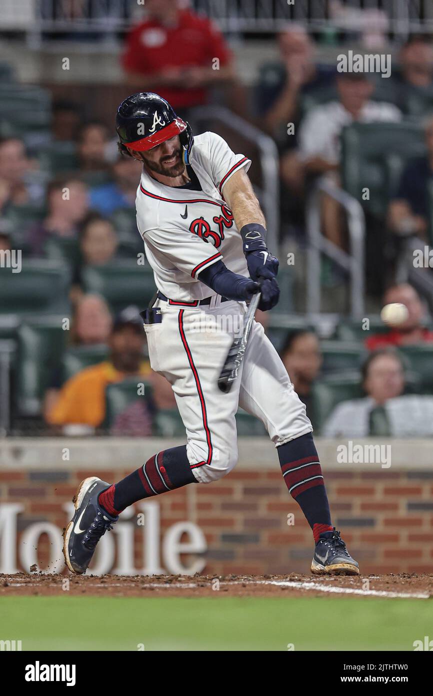Atlanta, Georgia. USA; Atlanta Braves shortstop Dansby Swanson (7) colpisce una linea di guida a sinistra campo durante una partita di baseball della Major League contro la Colorad Foto Stock