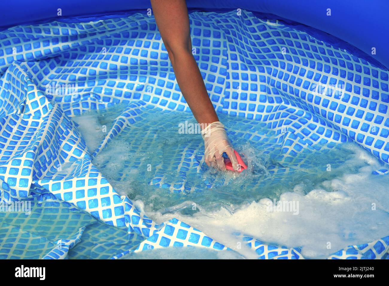 Sporca piscina all'aperto immagini e fotografie stock ad alta risoluzione -  Pagina 6 - Alamy