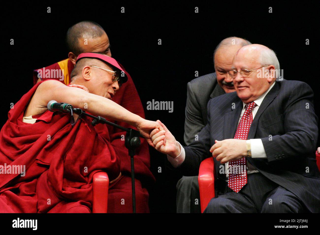 REL-ITALIA- 14 dicembre 2007: Il Dalai lama e Mikhail GORBATCHEV al vertice annuale per i premi di pace a Roma. 14 dicembre 2007: Il Dalai lama e Mikhail GORBATCHEV al summit annuale dei vini della pace a Roma, Italia. Foto Stock