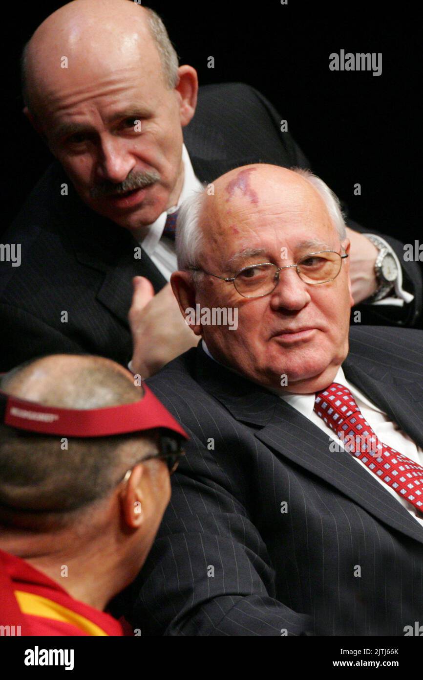 REL-ITALIA- 14 dicembre 2007: Il Dalai lama e Mikhail GORBATCHEV al vertice annuale per i premi di pace a Roma. 14 dicembre 2007: Il Dalai lama e Mikhail GORBATCHEV al summit annuale dei vini della pace a Roma, Italia. Foto Stock