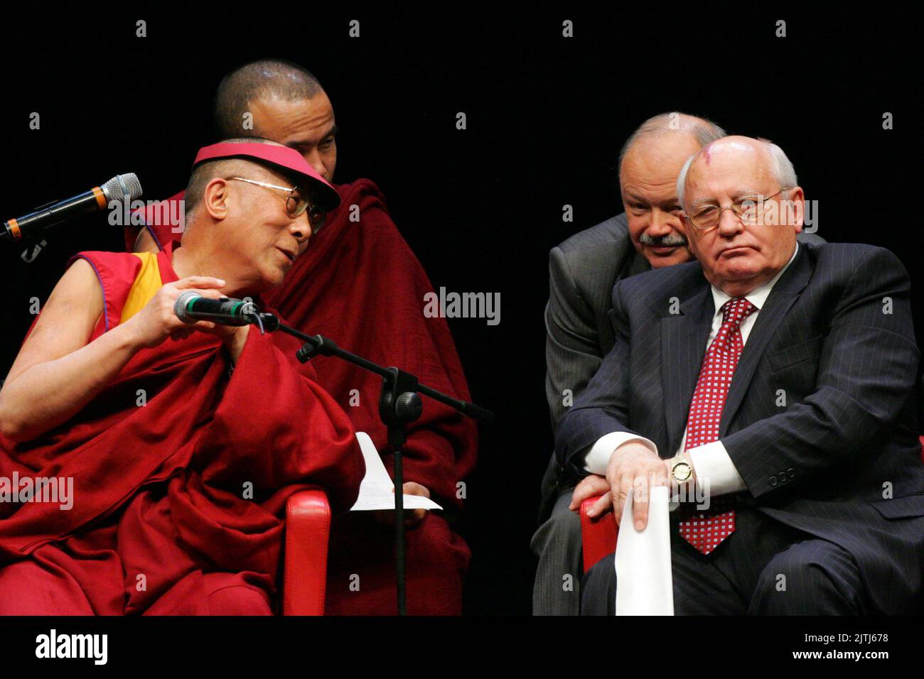 REL-ITALIA- 14 dicembre 2007: Il Dalai lama e Mikhail GORBATCHEV al vertice annuale per i premi di pace a Roma. 14 dicembre 2007: Il Dalai lama e Mikhail GORBATCHEV al summit annuale dei vini della pace a Roma, Italia. Foto Stock