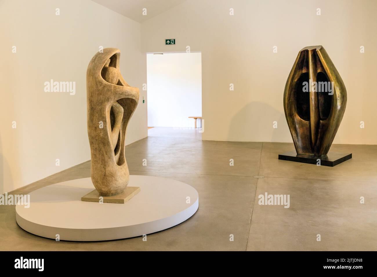 Mostre della mostra Henry Moore 'Sharing Form' 2022 presso la Hauser & Wirth Gallery, Bruton, Somerset, Inghilterra, Regno Unito Foto Stock