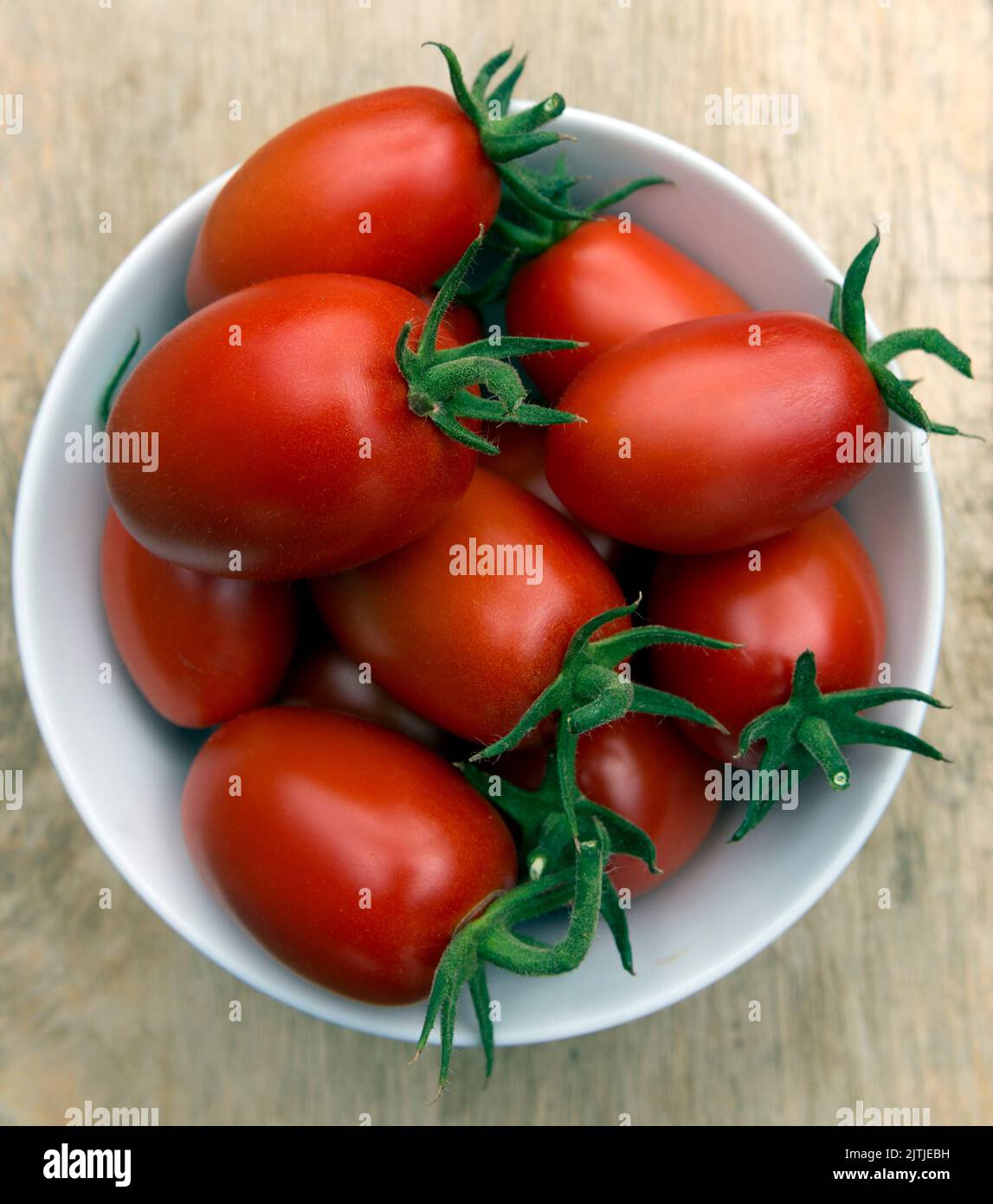 Crimson prugna F1 pomodori Foto Stock