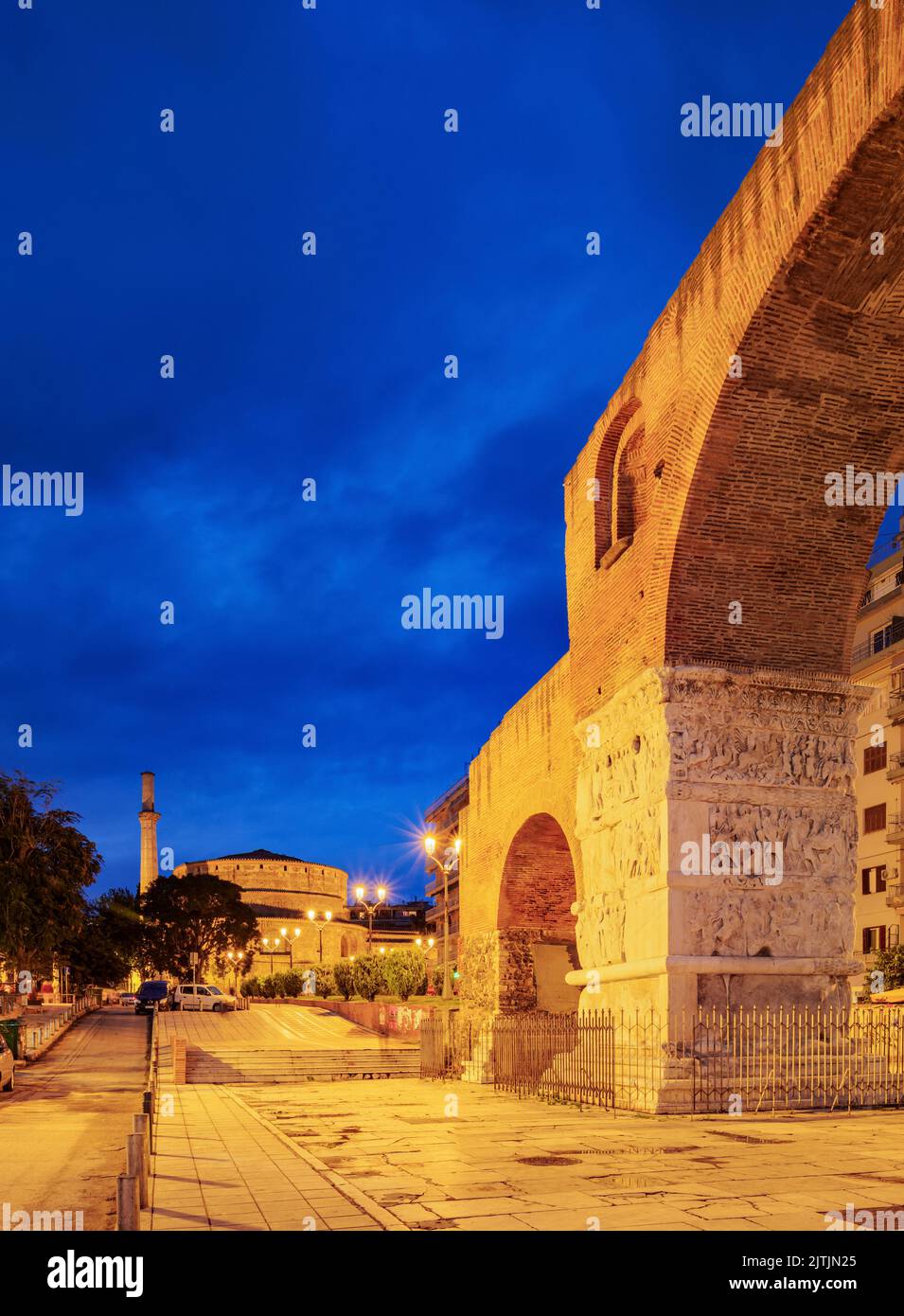 Arch e Rotunda di Galerio al crepuscolo, Salonicco, Macedonia centrale, Grecia Foto Stock