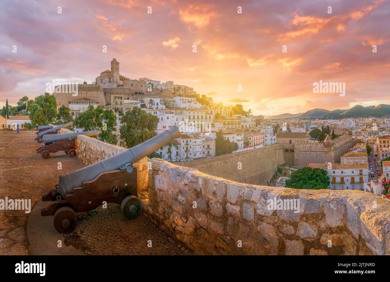 Paesaggio con Eivissa al tramonto, isola di Ibiza, Spagna Foto Stock