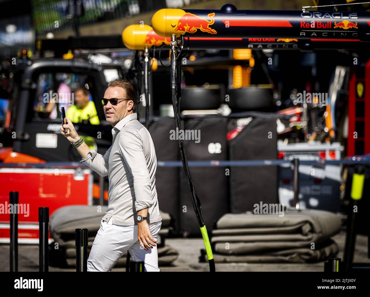 ZANDVOORT - Paesi Bassi, 2022-08-31 14:56:18 ZANDVOORT - Robert Doornbos sul circuito di Zandvoort, in vista del Gran Premio d'Olanda (GP). Il GP si è svolto lo scorso anno in forma modificata a causa delle misure corona. Quest'anno sono attesi fino a 110.000 visitatori al giorno. ANP KOEN VAN WEEL netherlands out - belgium out Foto Stock