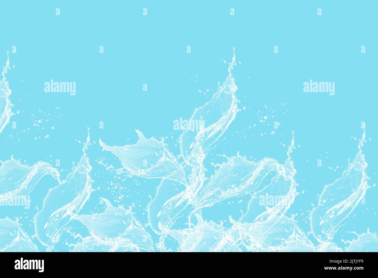 Spruzzi d'acqua su sfondo blu con spazio di copia Foto Stock