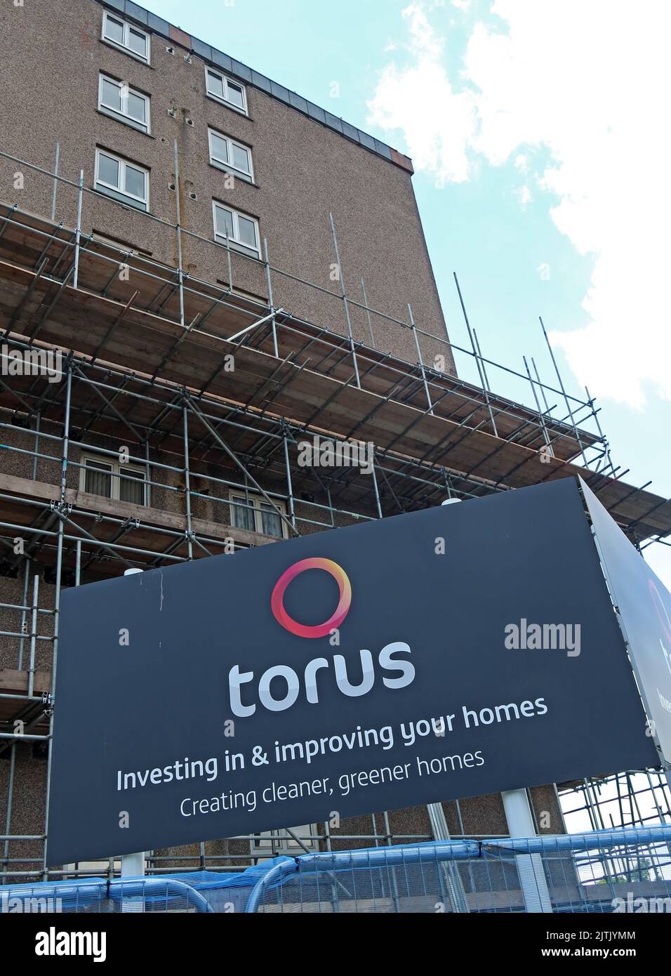 Torus Housing Group, ristrutturazione di più milioni di sterline di Kingsway Tower, Grange Ave, Warrington, Cheshire, Inghilterra, UK , WA4 1PN Foto Stock