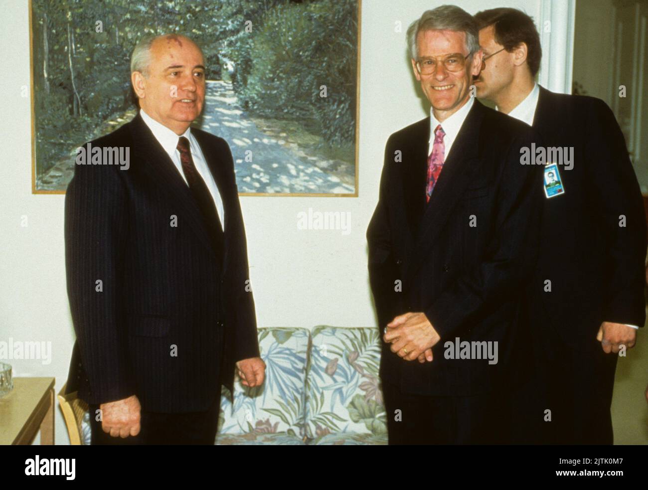 MICHAIL GORBACHEV l'ultimo presidente sovietico in visita a Stoccolma e al primo ministro svedese Ingvar Carlsson Foto Stock