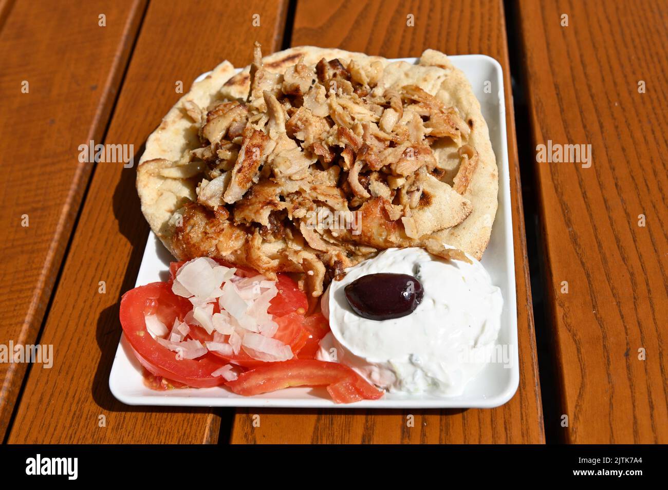 Gyros greci. Cucina greca classica a base di pollo e una deliziosa marinata Foto Stock