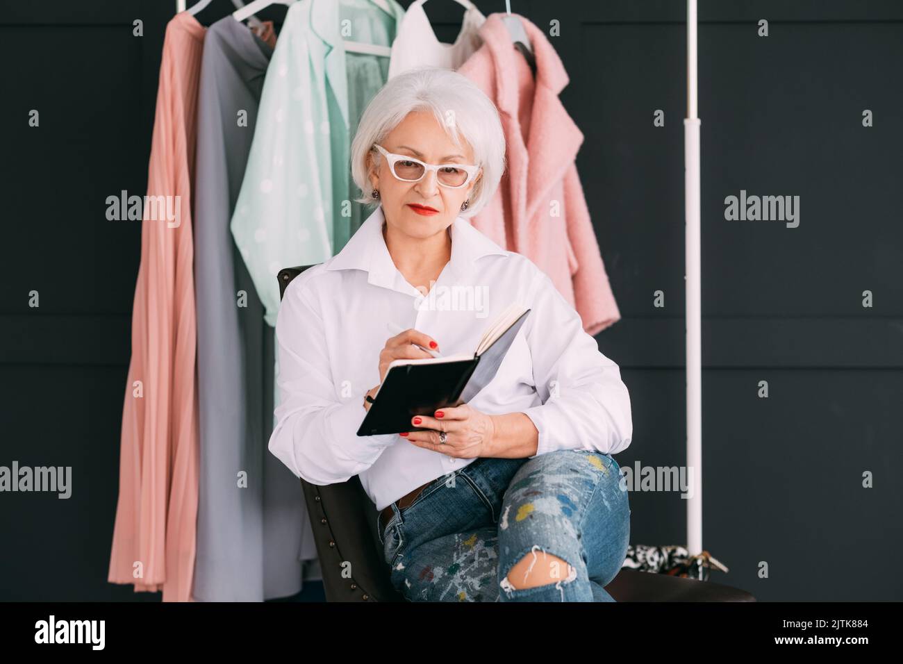 stilista di moda di successo business senior lady Foto Stock