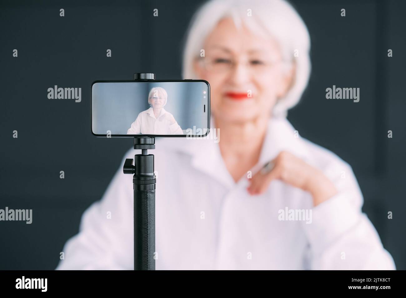 business signora senior blogger sviluppo personale Foto Stock