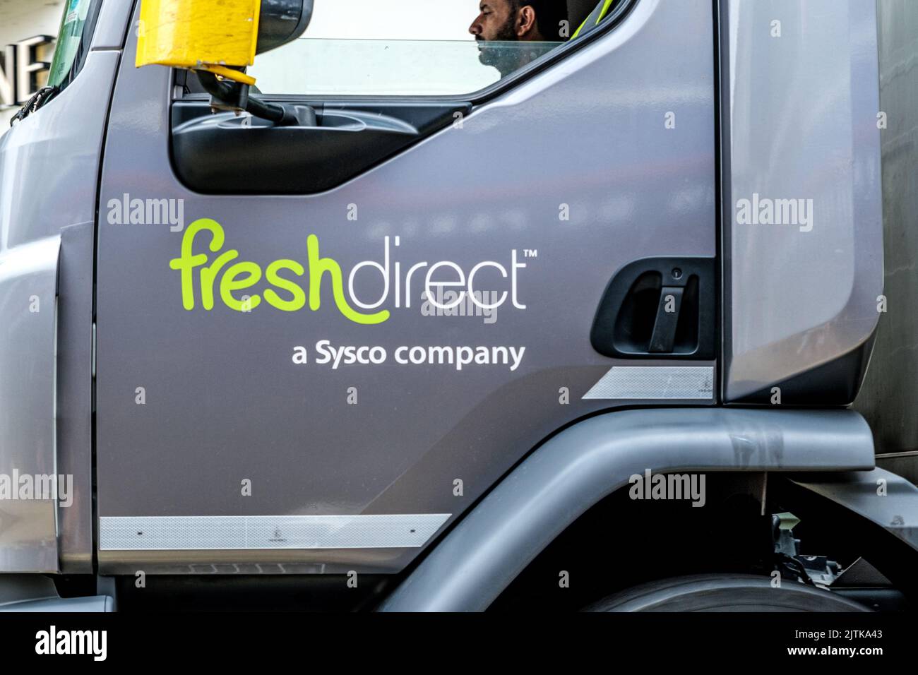 Kingston-upon-Thames, Londra, Regno Unito, agosto 29 2022, consegna diretta fresca Sysco camion Cab o camion con autista Foto Stock