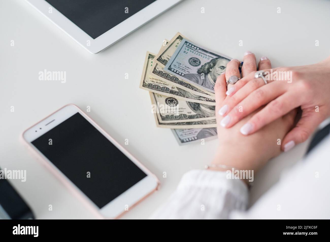 successo smm donna denaro business profitto Foto Stock