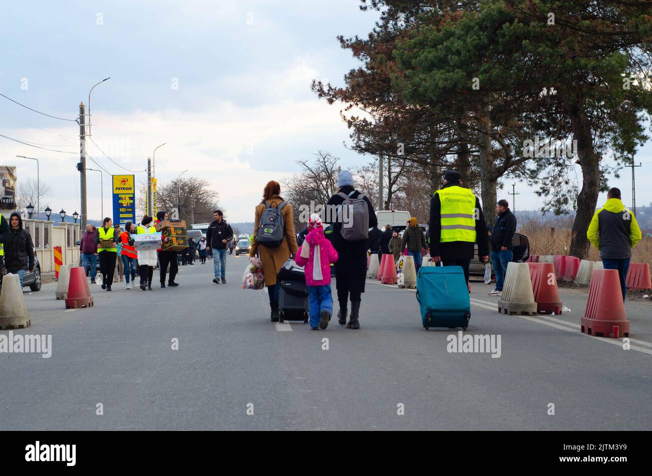 SIRET Border, Romania - 02 marzo 2022: Rifugiati ucraini Foto editoriale - immagine stock Foto Stock