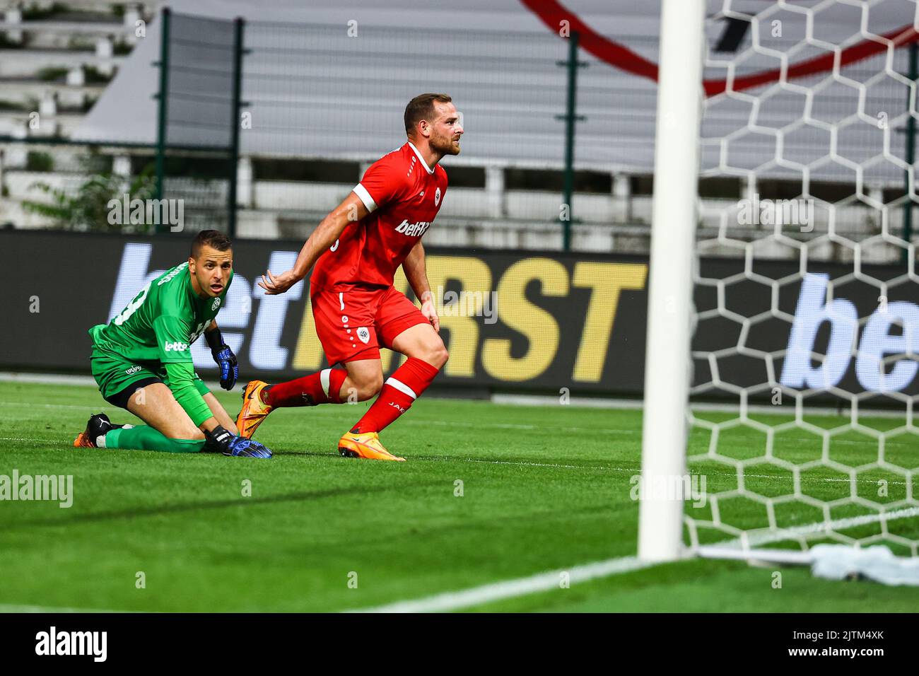 Anversa, Belgio, 31/08/2022, Vincent Janssen di Anversa segna un gol durante una partita di calcio tra il Royal Antwerp FC RAFC e Royale Union Saint-Gilloise RUSG, mercoledì 31 agosto 2022 ad Anversa, una partita rinviata del giorno 5 della prima divisione del campionato belga della 'Jupiler Pro League' 2022-2023. FOTO DI BELGA DAVID PINTENS Foto Stock