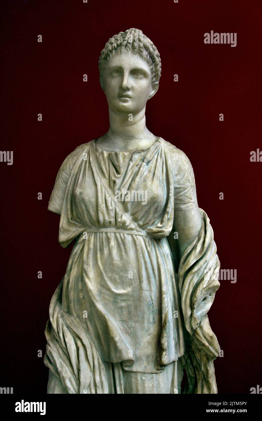 Statua funeraria femminile in marmo, rinvenuta su Delo, Cyclades Copia fatta nel 2nd c. AC di un originale risalente a circa 300 AC Museo Archeologico Nazionale ad Atene. Foto Stock