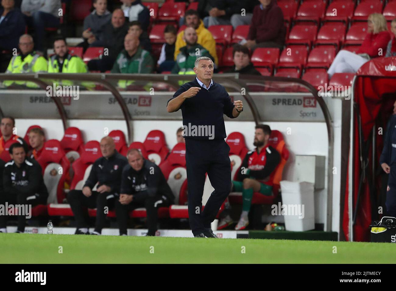 Il manager di Sunderland Tony Mowbray durante la partita del Campionato Sky Bet tra Sunderland e Rotherham United allo Stadio di luce di Sunderland mercoledì 31st agosto 2022. (Credit: Marco Fletcher | NOTIZIE MI) Credit: NOTIZIE MI & Sport /Alamy Live News Foto Stock