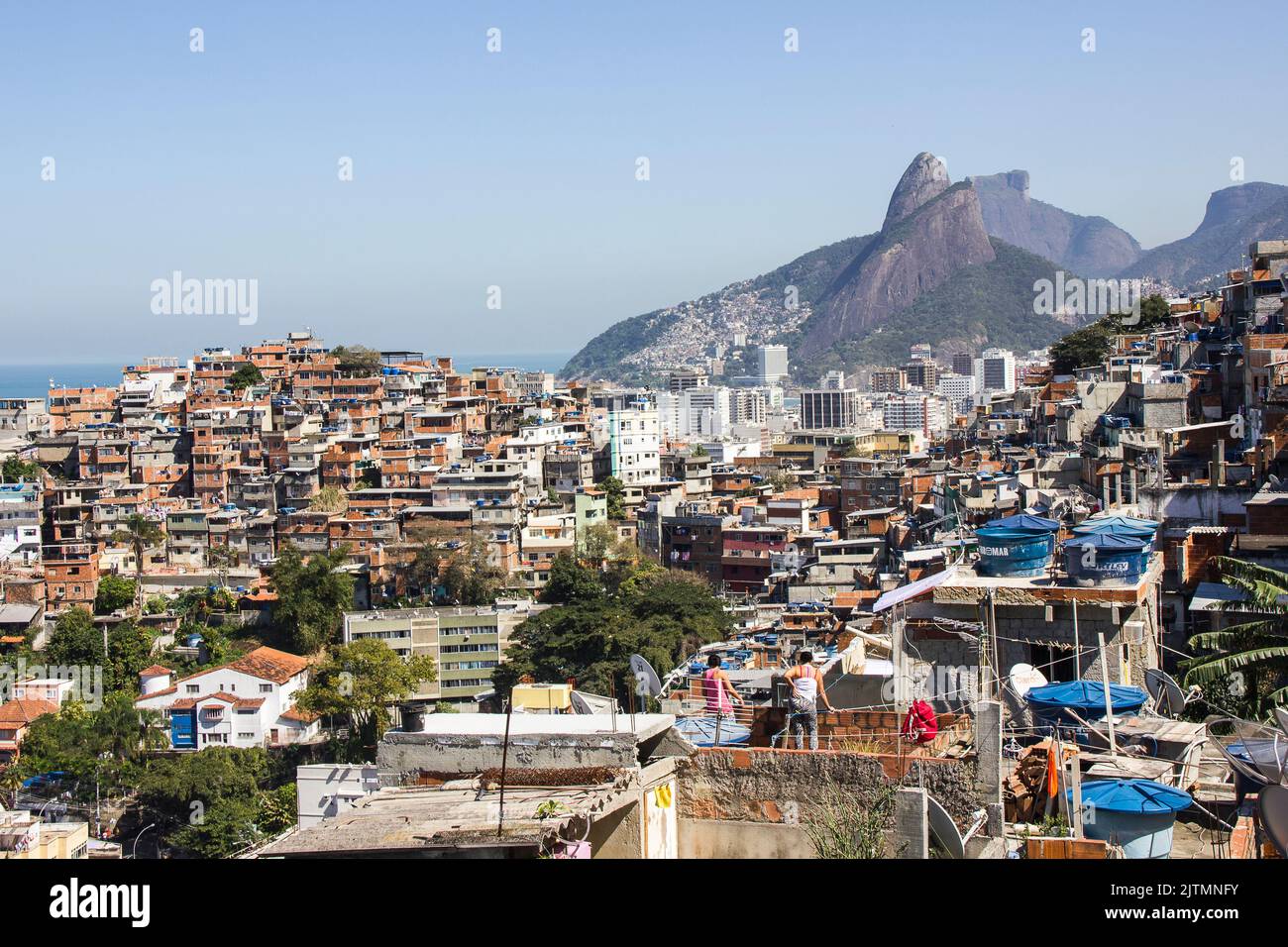 Vista dalla cima della collina Cantagalo a Rio de Janeiro, Brasile - 11 agosto 2015: Vista dalla cima della collina Cantagalo a Ipanema a Rio de Janeiro. Foto Stock