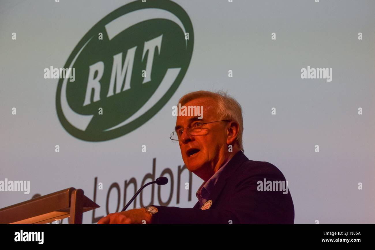 Londra, Inghilterra, Regno Unito. 31st ago, 2022. John MCDONNELL, laburista, intervenuto al RMT Union's Rally to Save London's Public Transport tenutosi alla TUC Congress House. (Credit Image: © Vuk Valcic/ZUMA Press Wire) Foto Stock