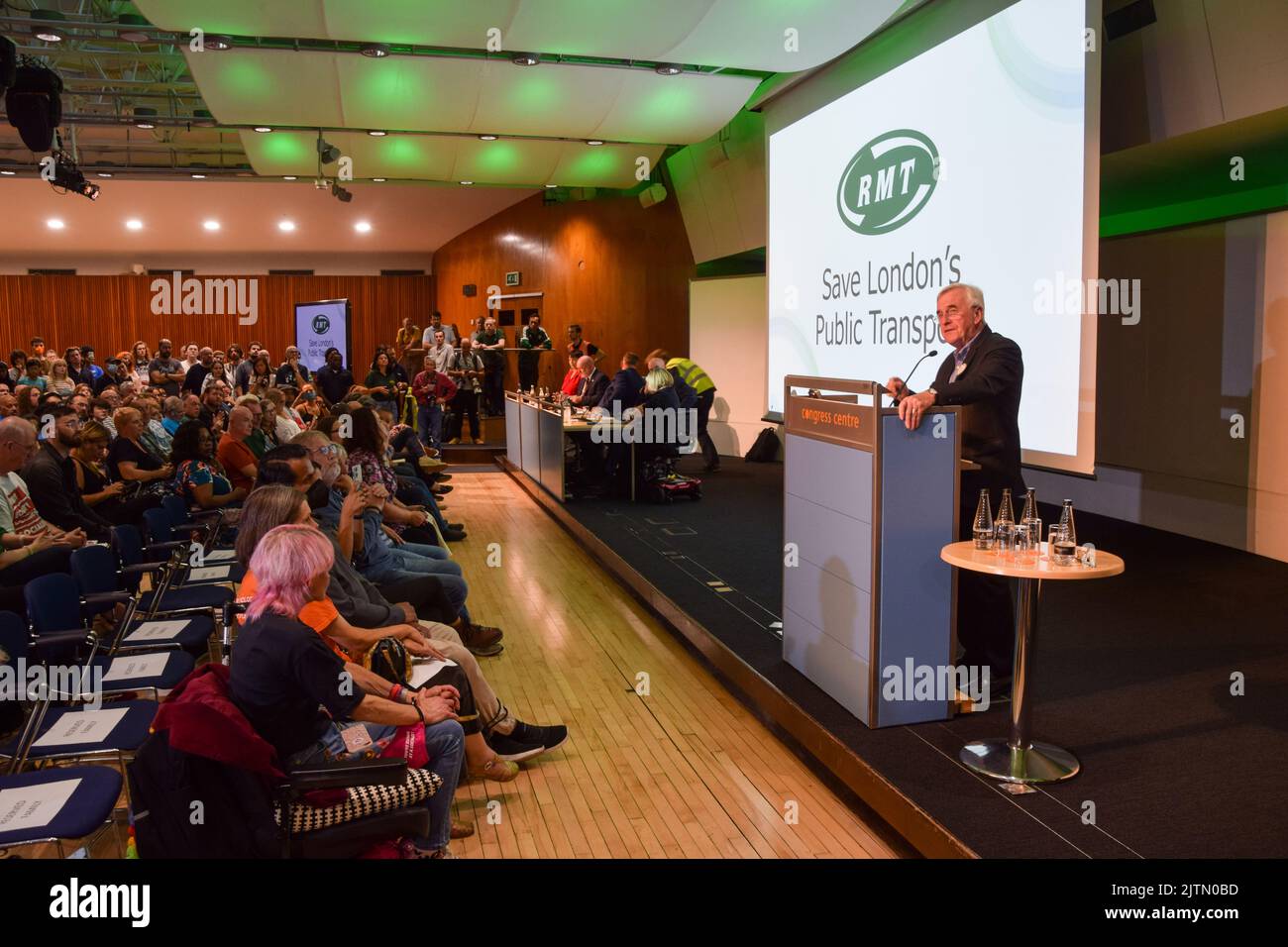 Londra, Inghilterra, Regno Unito. 31st ago, 2022. John MCDONNELL, laburista, intervenuto al RMT Union's Rally to Save London's Public Transport tenutosi alla TUC Congress House. (Credit Image: © Vuk Valcic/ZUMA Press Wire) Foto Stock