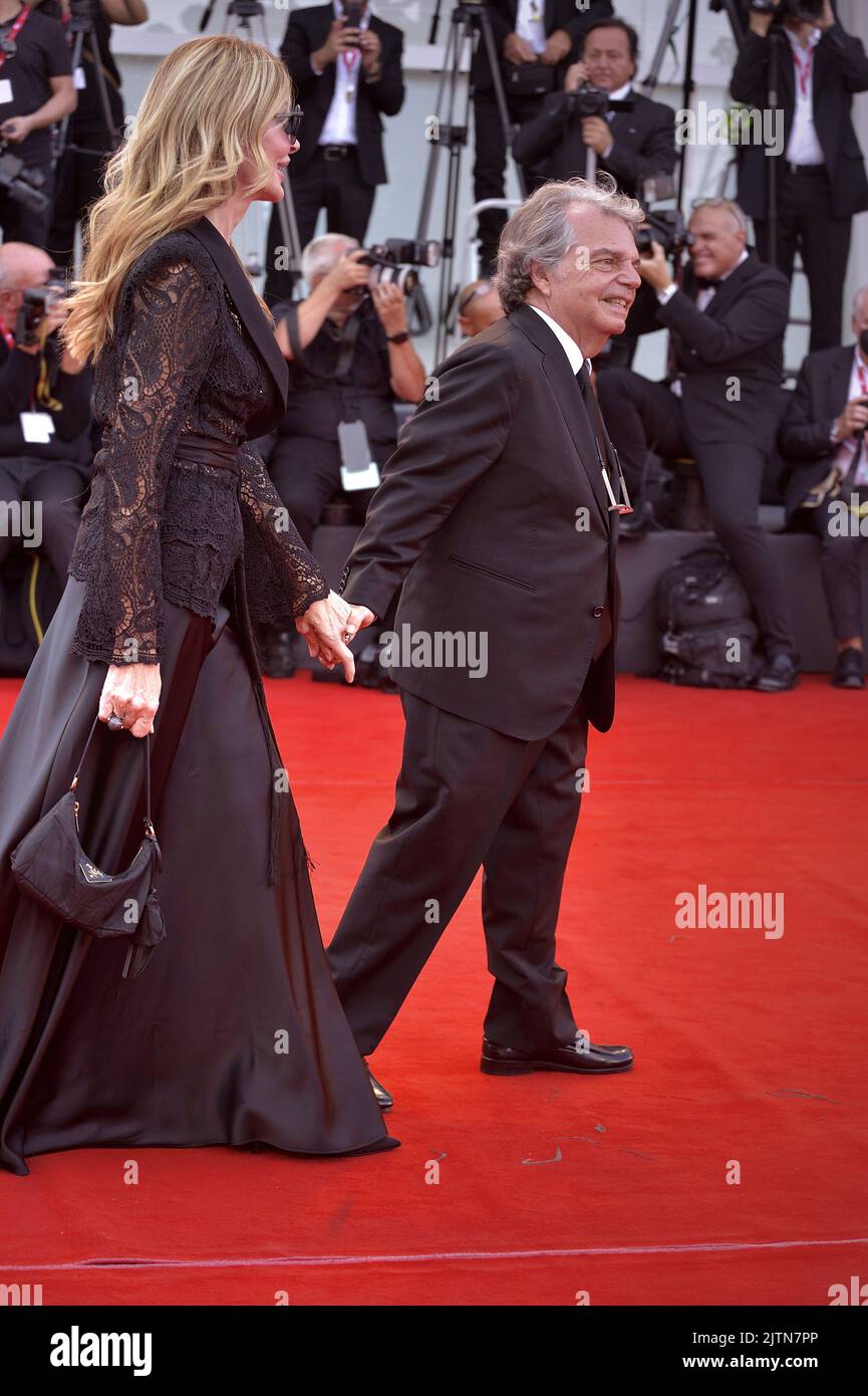 Venezia, Italia. 31st ago, 2022. Tommasa Giovannoni Ottaviani e Renato Brunetta partecipano alla cerimonia di apertura del 79th° Festival Internazionale del Cinema di Venezia, che si terrà mercoledì 31 agosto 2022 a Palazzo del Cinema di Venezia. Foto di Rocco Spaziani/UPI Credit: UPI/Alamy Live News Foto Stock