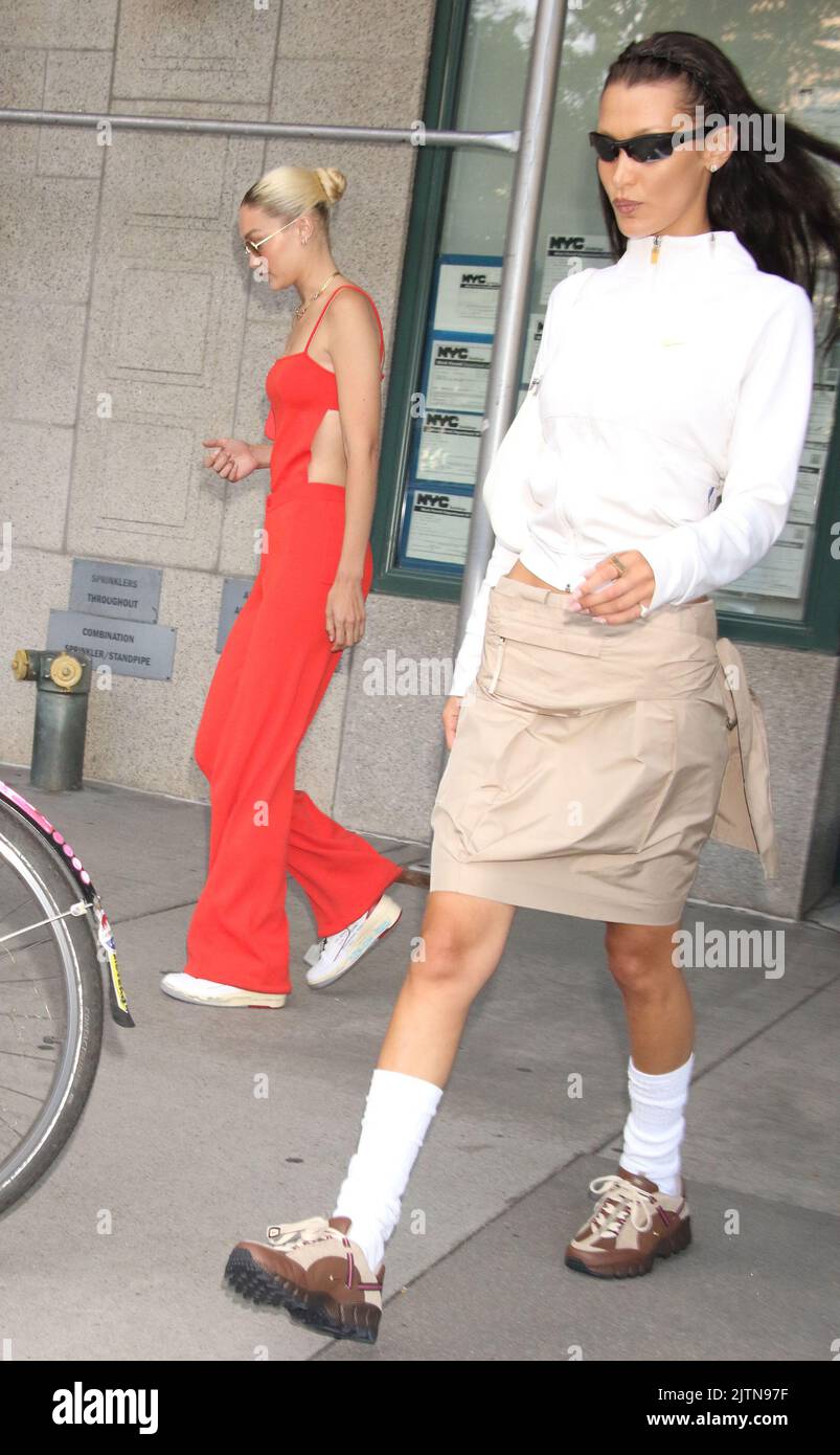 New York, NY, Stati Uniti. 31st ago, 2022. Gigi e Bella Hadid visti a New York il 31 agosto 2022. Credit: RW/Media Punch/Alamy Live News Foto Stock
