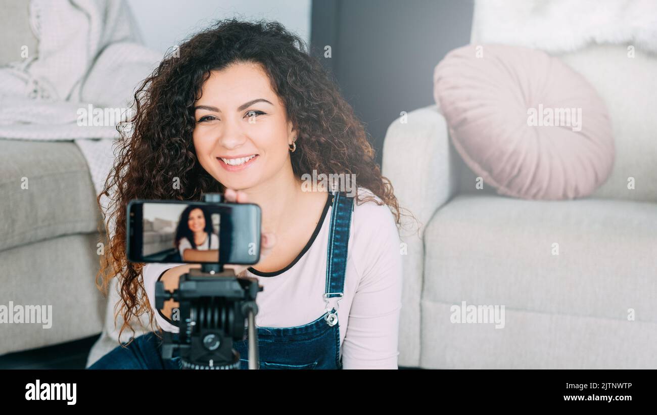 selfie con fotocamera da donna e tecnologia moderna Foto Stock