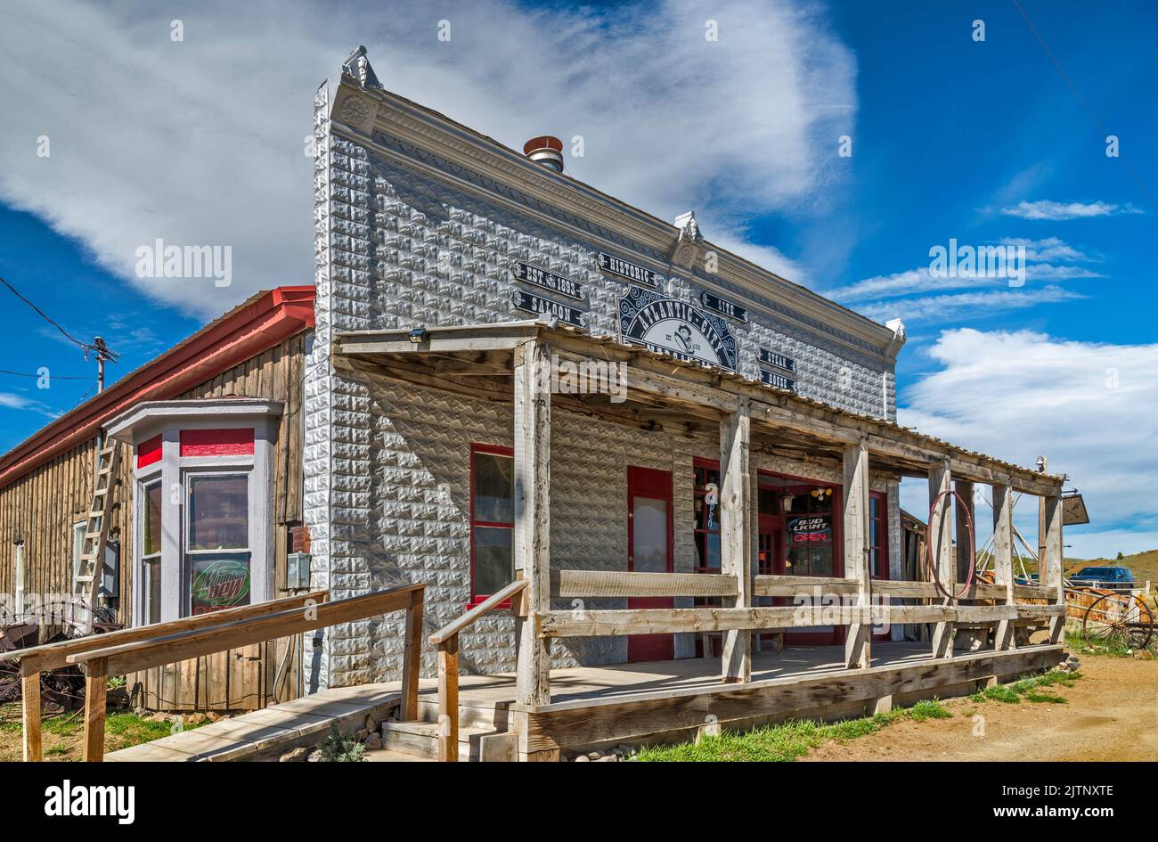Giessler Store e Ufficio postale, noto anche come Atlantic City Mercantile, 1893, ora steak house e bar, ad Atlantic City, Wind River Range, Wyoming, USA Foto Stock