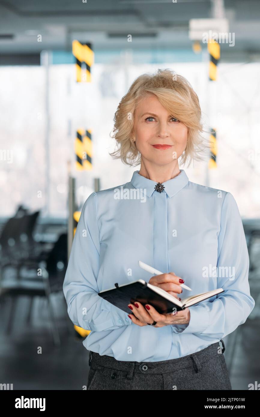 senior business woman day planner obiettivi idee Foto Stock
