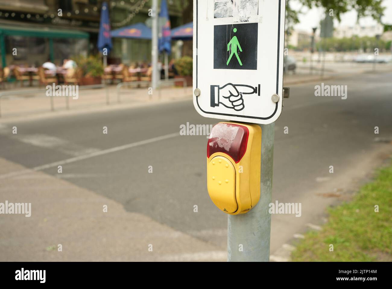 Premere il pulsante per attraversare la strada Foto Stock