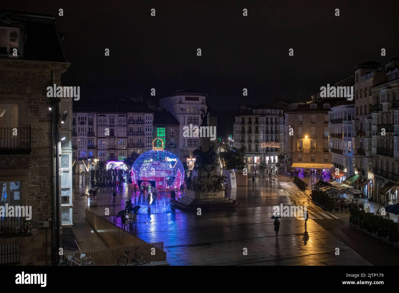 Decorazione natalizia nel centro della città di Vitoria, nel nord della Spagna Foto Stock