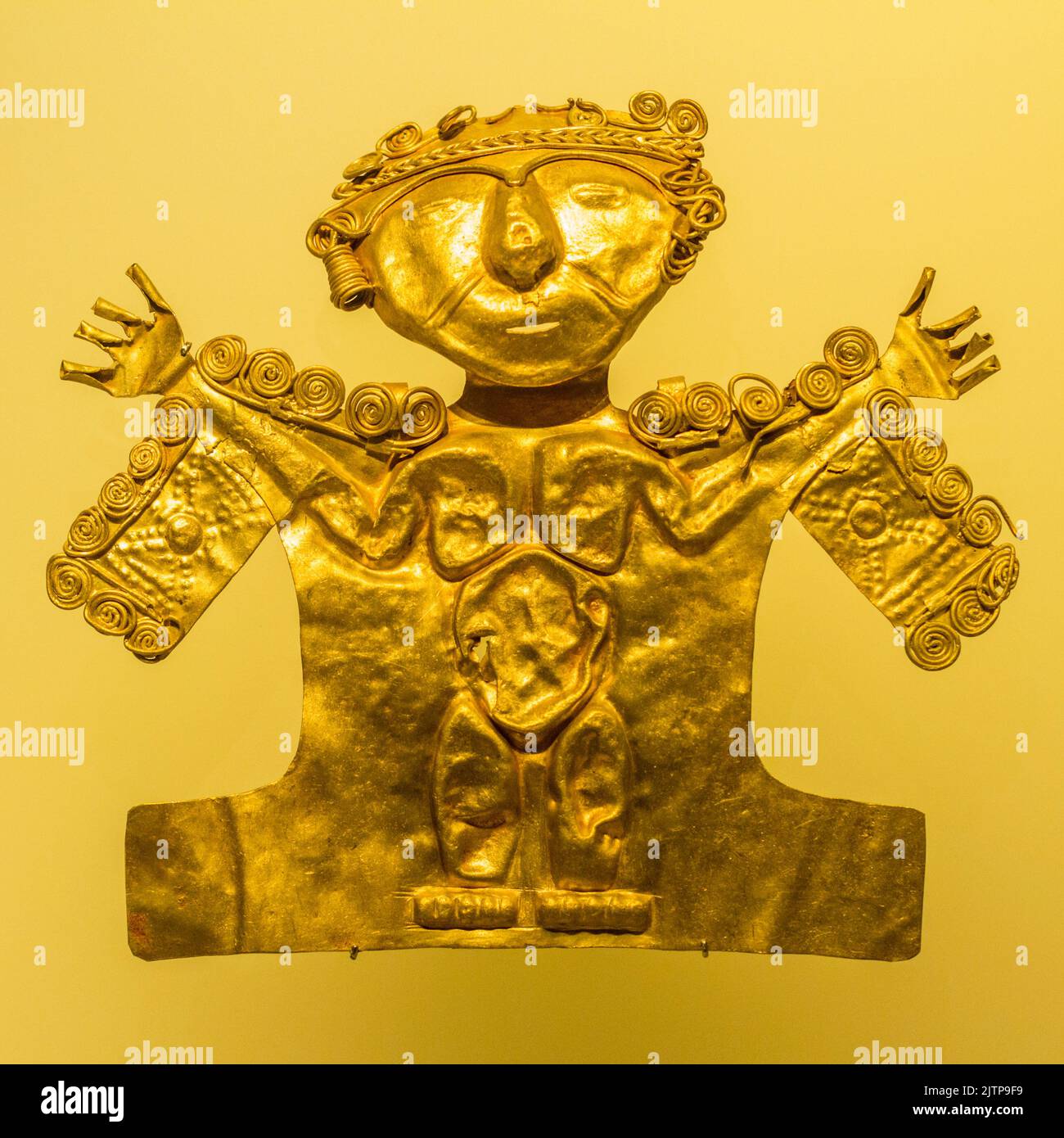 Manufatto d'oro precolombiano in mostra nel Museo del Oro. Il Museo dell'oro è un museo situato a Bogotà, Colombia. Foto Stock