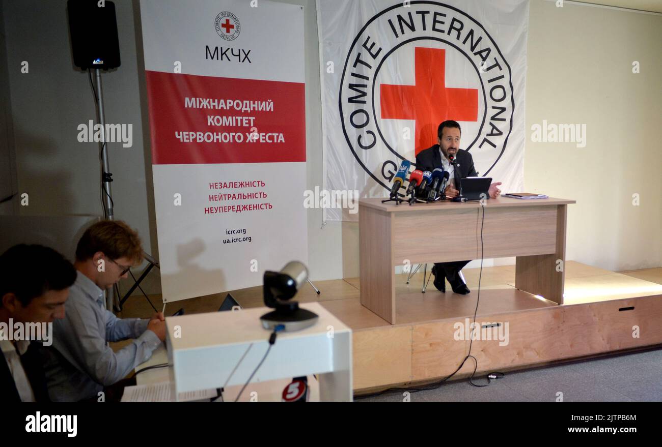 KIEV, UCRAINA - 01 SETTEMBRE 2022 - il Direttore Generale del Comitato Internazionale della Croce Rossa Robert Mardini interviene nel corso di una conferenza stampa: "Sei mesi di assistenza umanitaria del CICR in Ucraina", Kyiv, capitale dell'Ucraina. Foto Stock