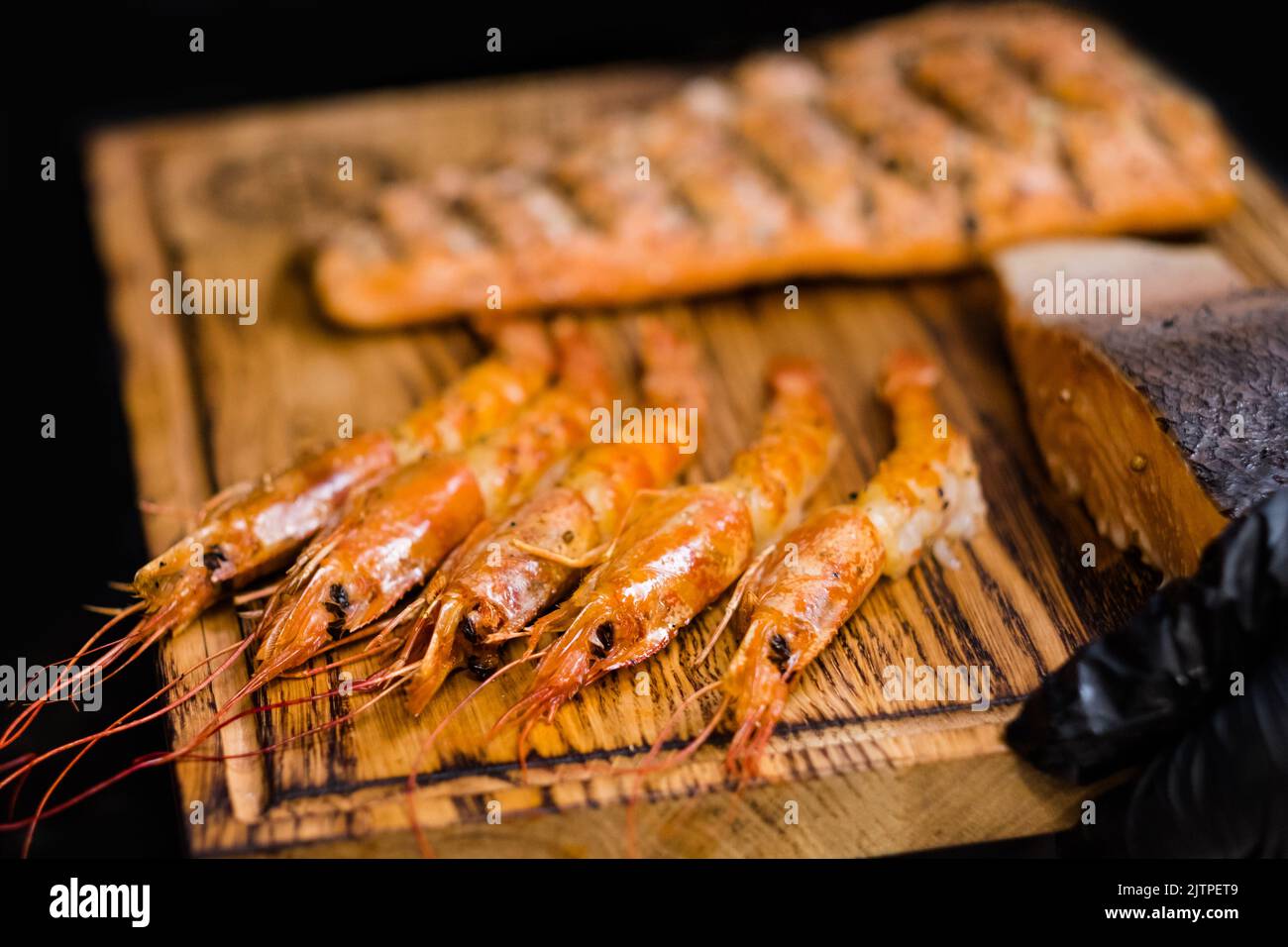 cucina mediterranea langostine salmone affumicato Foto Stock