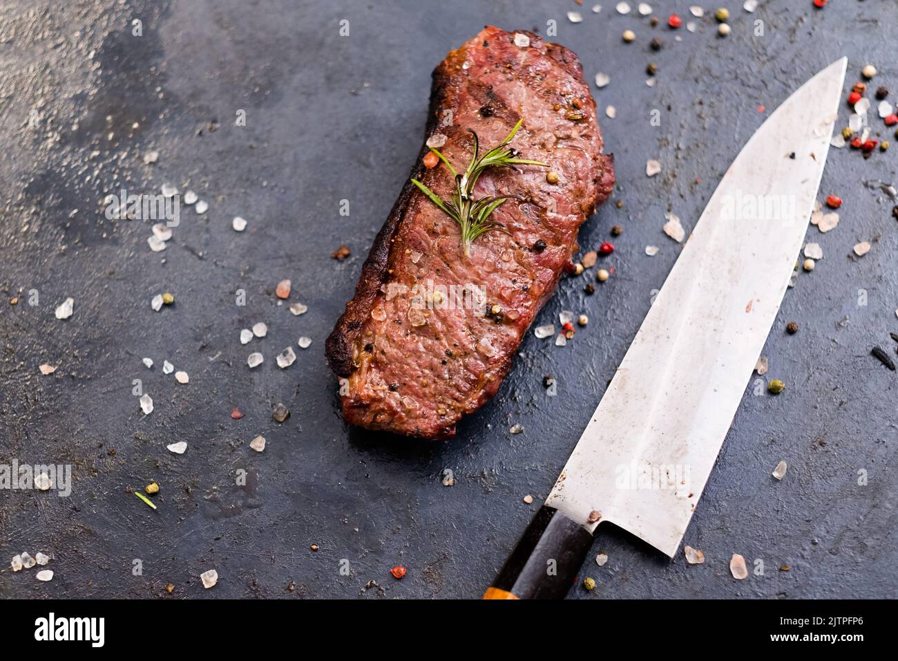 steakhouse cibo striploin bistecca di manzo coltello di carne Foto Stock