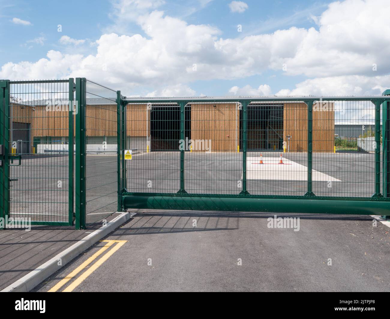 Nuovo, vuoto Salt Store e deposito Gritter a Warminster, Wiltshire, Regno Unito. Foto Stock