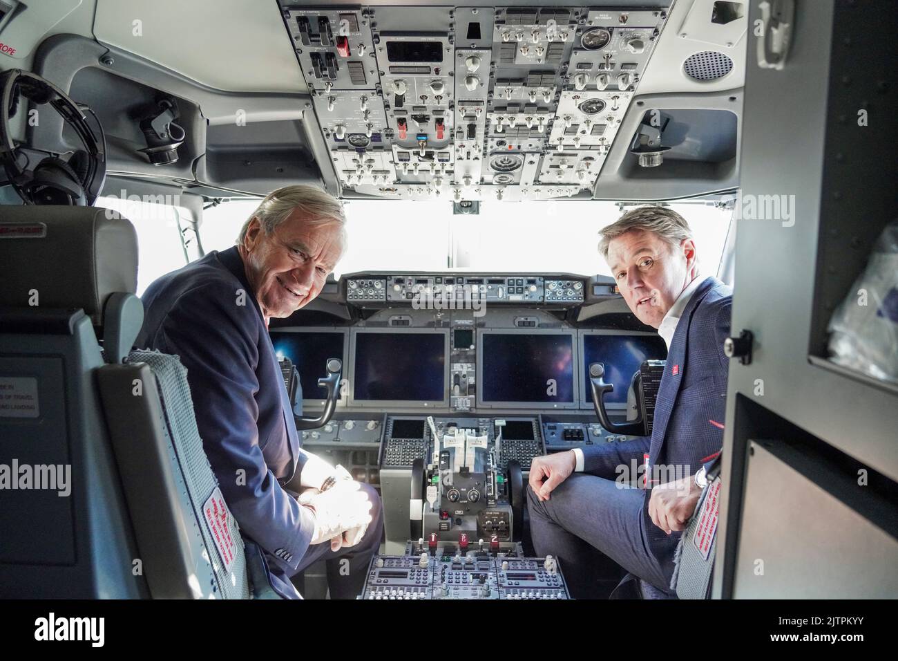 Oslo 20220901.Fondatore, Bjoern Kjos e CEO Geir Karlsen durante il 20th° anniversario della compagnia aerea norvegese. Giovedì si tiene una commemorazione all'aeroporto Gardermoen di Oslo. Foto: OLE Berg-Rusten / NTB Foto Stock