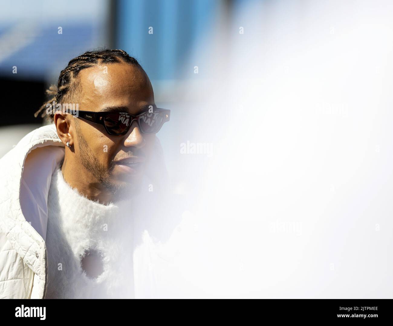 ZANDVOORT - Paesi Bassi, 1st settembre 2022. ZANDVOORT - Lewis Hamilton (Mercedes) arriva sul circuito. Il GP si è svolto lo scorso anno in forma modificata a causa delle misure corona. Quest'anno sono attesi fino a 110.000 visitatori al giorno. KOEN VAN WEEL Credit: ANP/Alamy Live News Foto Stock