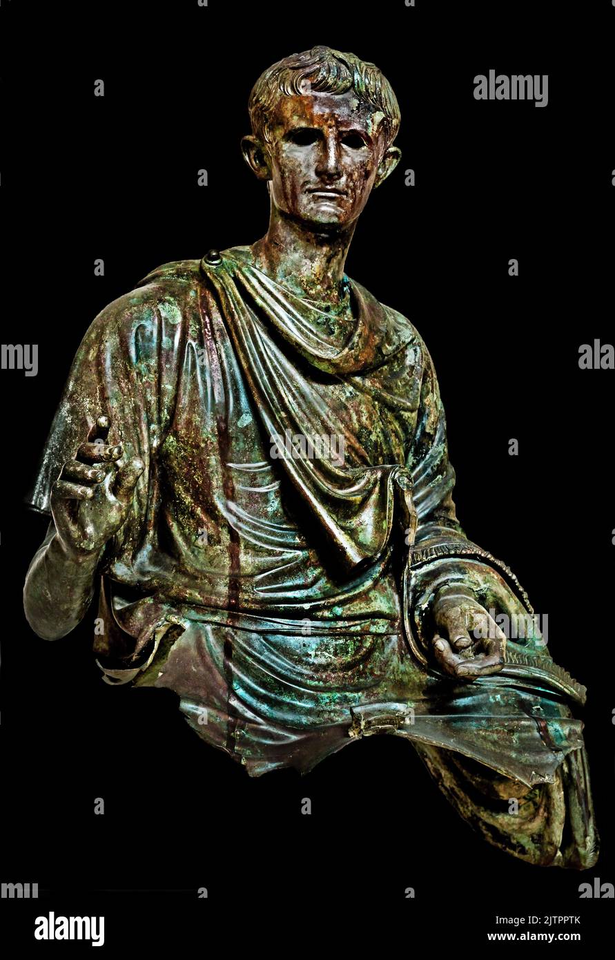 Statua in bronzo romana, imperatore romano Augusto, 12-10 a.C., rinvenuta nel mare Ageo, isola di Eubea, Museo Archeologico Nazionale di Atene. Foto Stock