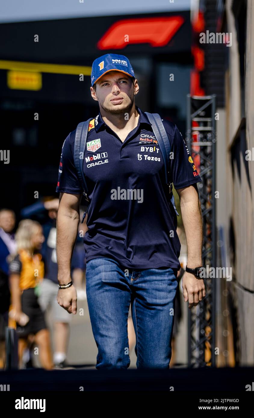 ZANDVOORT - Olanda, ZANDVOORT - Max Verstappen (Red Bull Racing) arriva in pista. Il GP si è svolto lo scorso anno in forma modificata a causa delle misure corona. Quest'anno sono attesi fino a 110.000 visitatori al giorno. ANP SEM VAN DER WAL Foto Stock