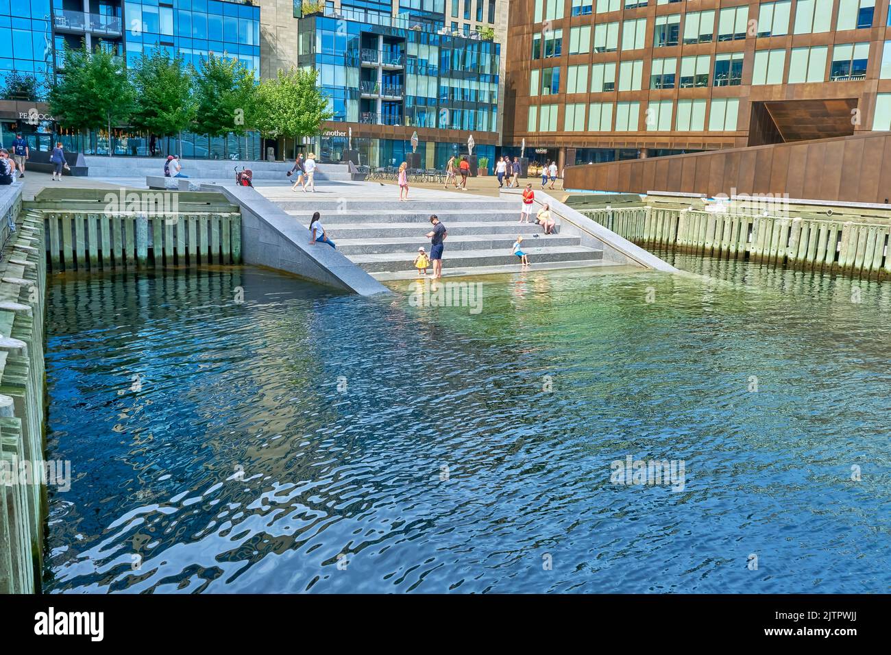 Queen's Marque è un'area sul lungomare di Halifax Nova Scotia con molti negozi, ristoranti e attrazioni. Un luogo popolare sono le scale che hanno Foto Stock